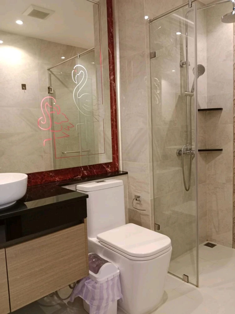 For rent: The Riviera Ocean Drive, 5th floor, fully furnished room, just bring your bag. Don't miss out!