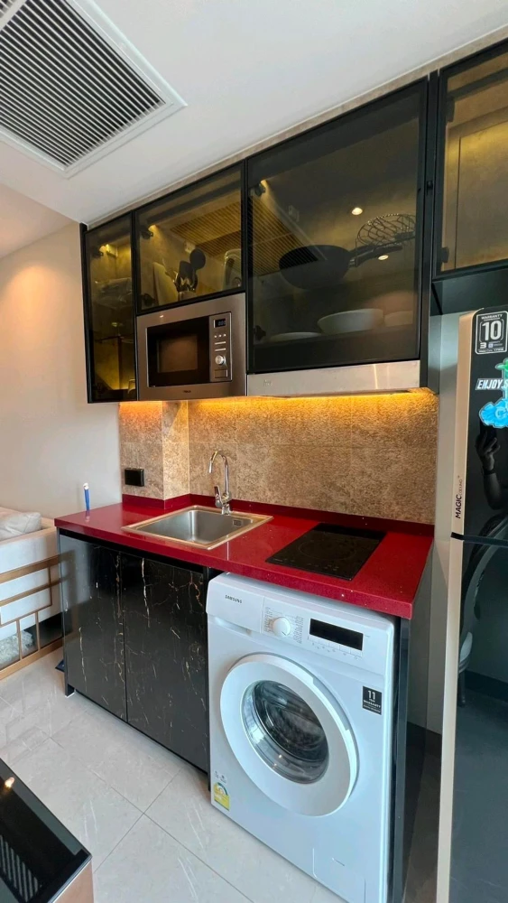 For rent: The Riviera Ocean Drive, 5th floor, fully furnished room, just bring your bag. Don't miss out!