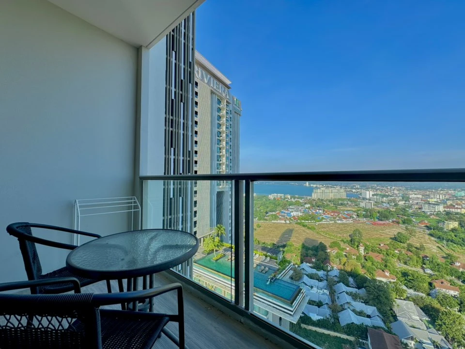 For rent: The Riviera Wong Amat Beach, 30th floor, sea view, fully furnished room, reserve now, don't miss out!