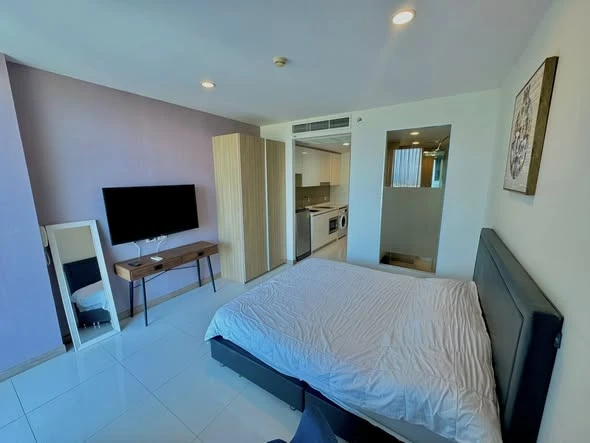 For rent: The Riviera Wong Amat Beach, 30th floor, sea view, fully furnished room, reserve now, don't miss out!