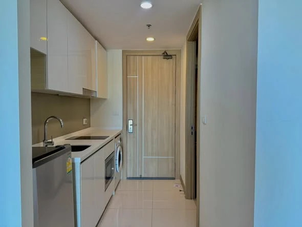 For rent: The Riviera Wong Amat Beach, 30th floor, sea view, fully furnished room, reserve now, don't miss out!