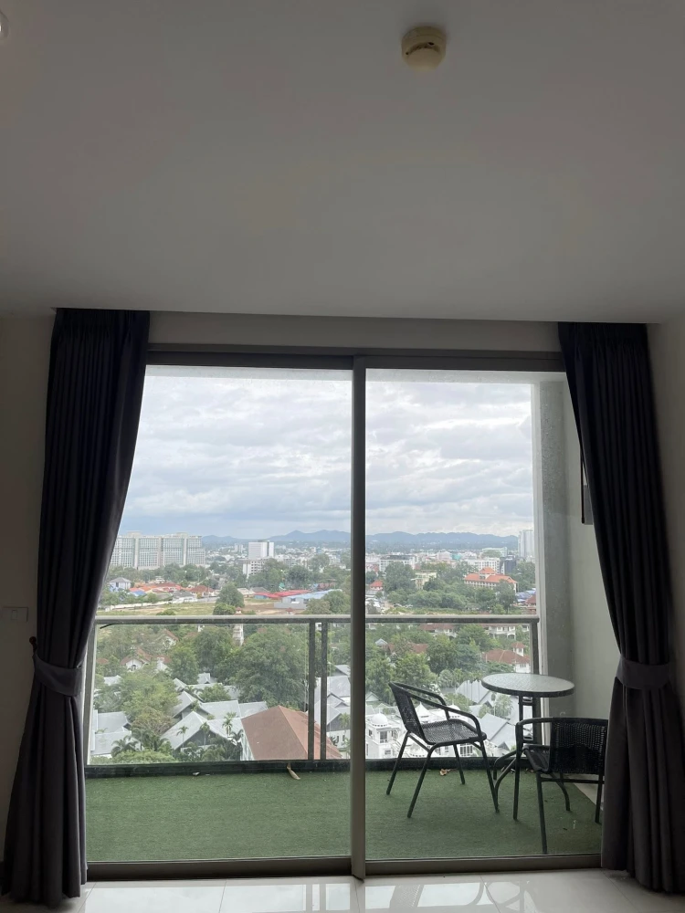 For rent: The Riviera Wong Amat Beach, spacious room with plenty of usable space, fully furnished, beautiful view of Pattaya city, reserve now!