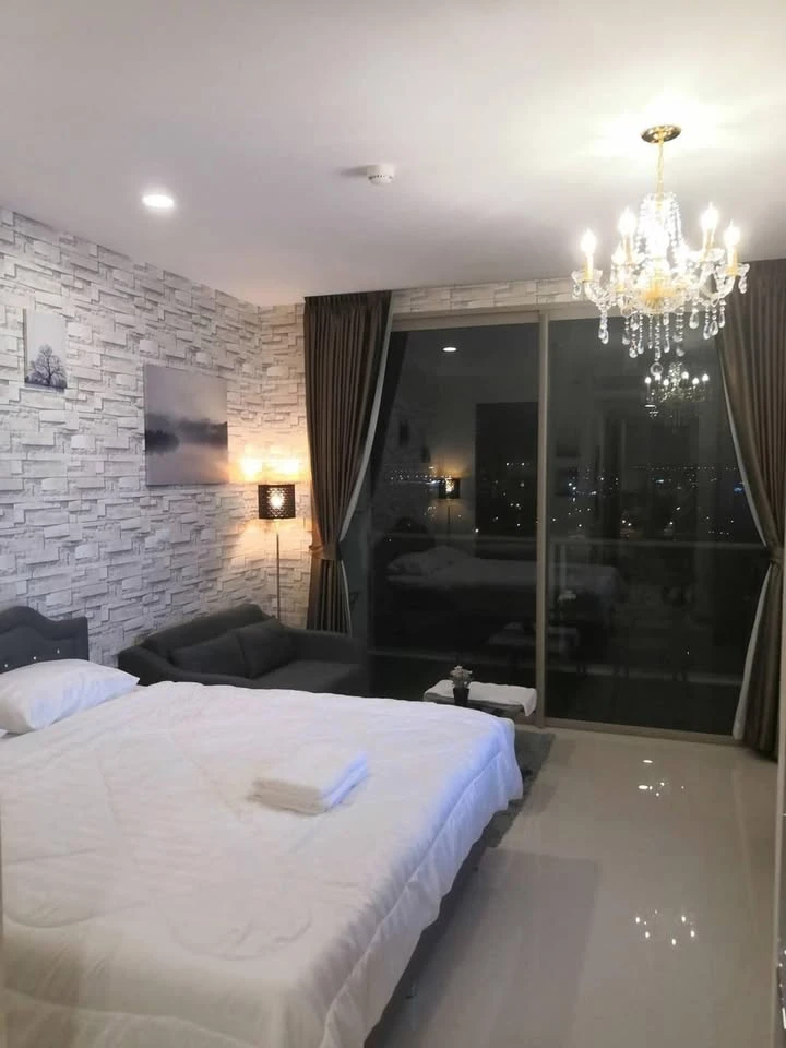 For rent: The Riviera Wong Amat Beach, nice high floor room, fully furnished, hurry and book now.
