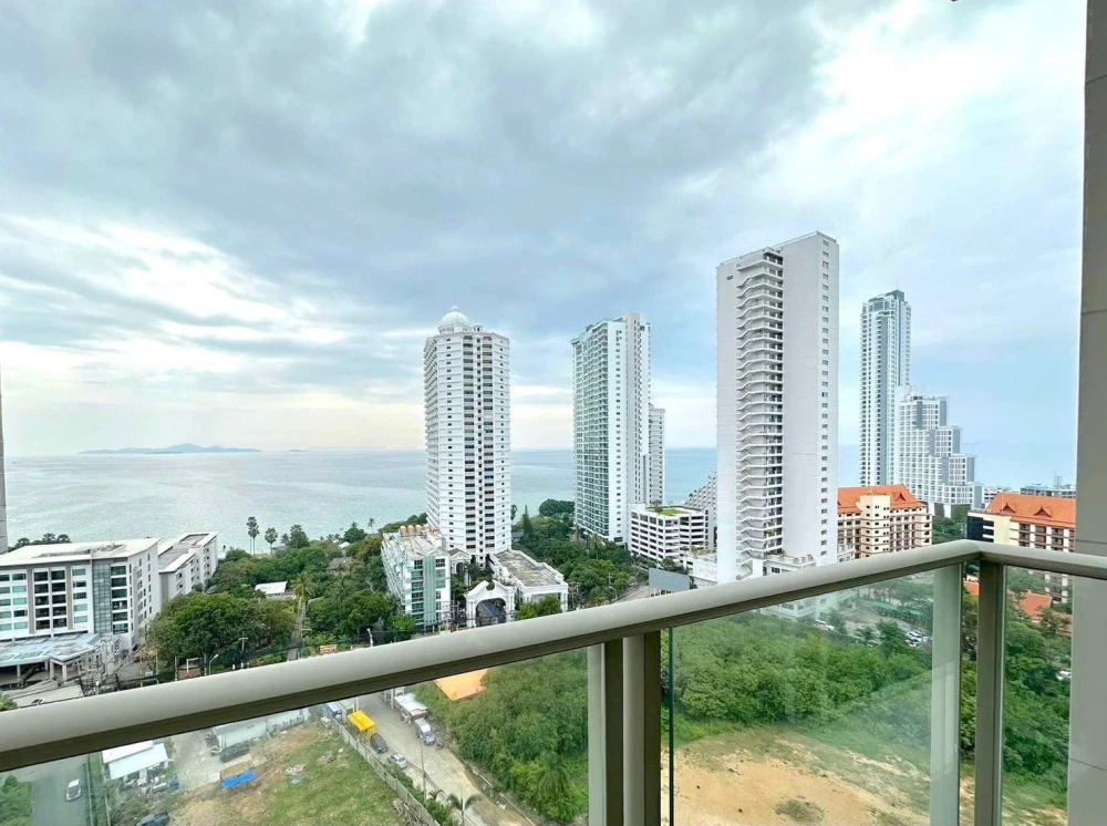 For rent: The Riviera Wong Amat Beach, a lovely room, beautifully decorated, excellent built-in furniture, sea view, reserve now!