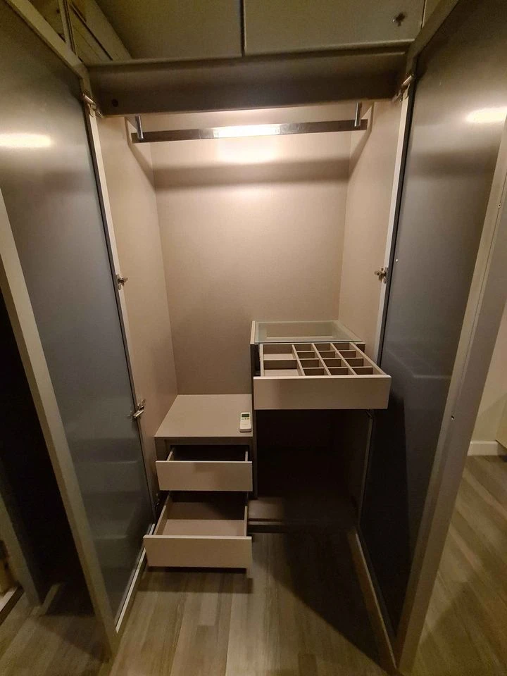 For rent: The Room BTS Wongwianyai, fully furnished, nice room, reserve now, hurry!