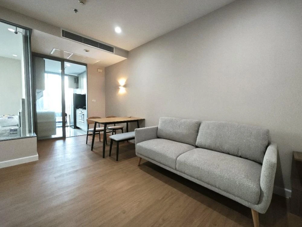 For rent: The Room BTS Wongwianyai, fully furnished, nice room, reserve now, hurry!