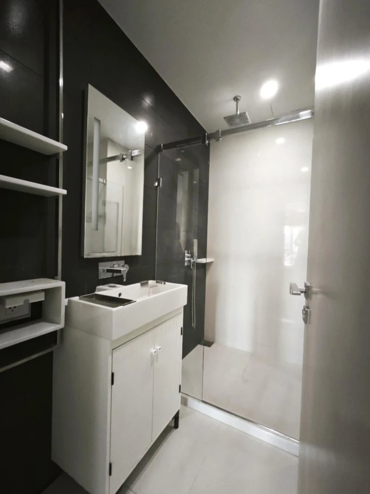 For rent: The Room BTS Wongwianyai, fully furnished, nice room, reserve now, hurry!