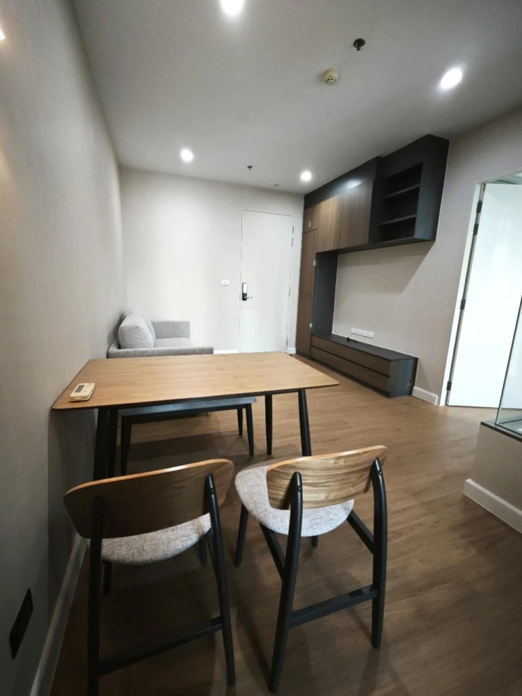 For rent: The Room BTS Wongwianyai, fully furnished, nice room, reserve now, hurry!