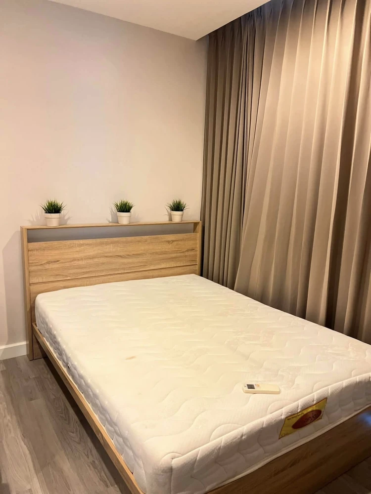 For rent: The Room BTS Wongwian Yai, 9th floor, corner unit with views from two sides (from 3 angles). Don't miss out!
