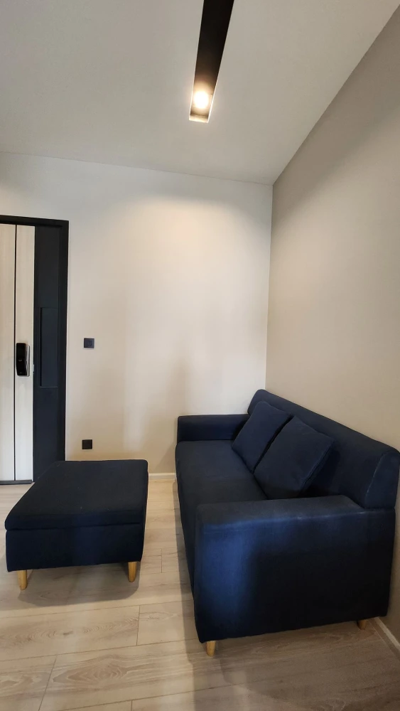 For rent: The Room Phayathai, 8th floor, spacious room, comfortable, fully furnished. If interested, hurry and reserve now. Urgent!