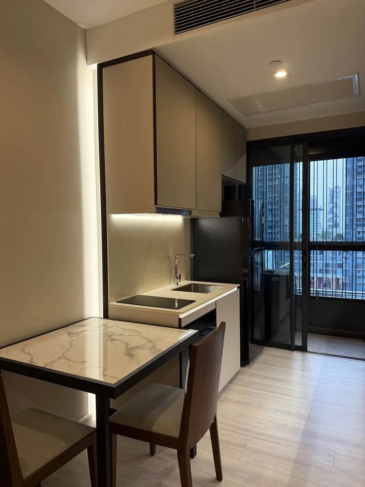 For rent: The Room Phayathai. Ready to move in, fully furnished with appliances. Great value! Book now, don't miss out!