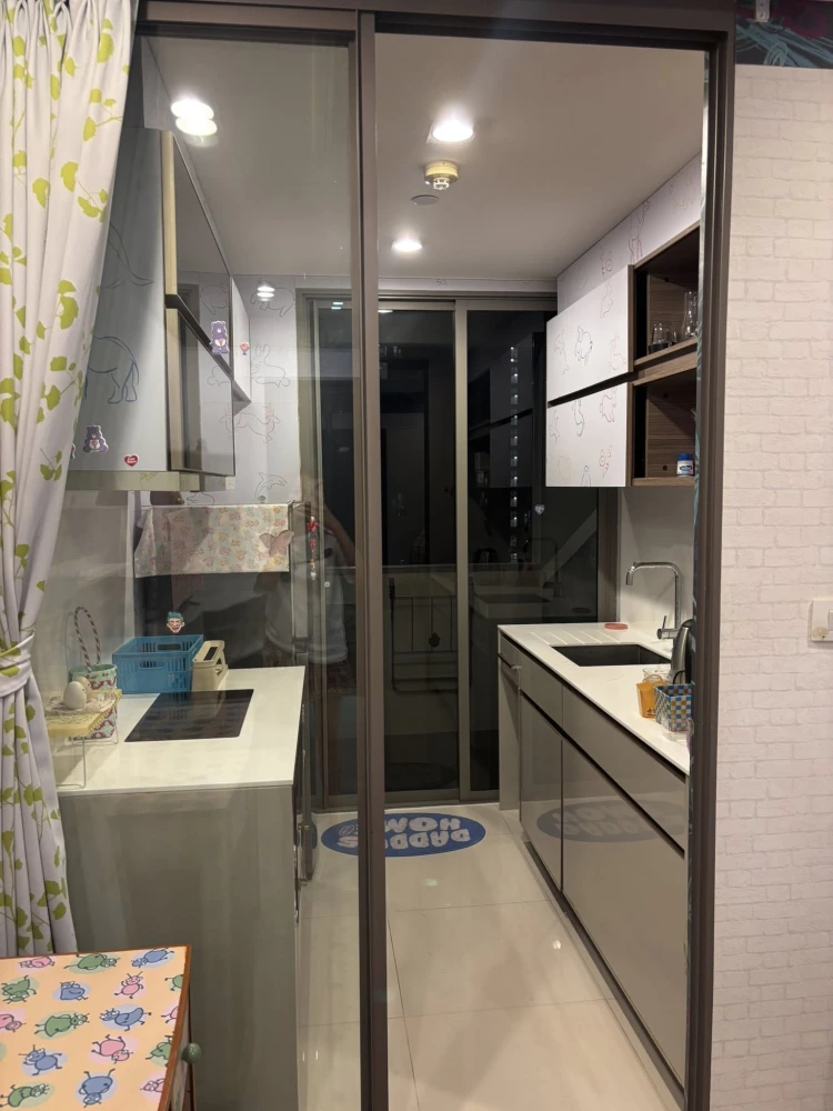 For rent: The Room Rama 4, 1 bedroom, 1 bathroom, spacious living area, fully furnished. Book now!