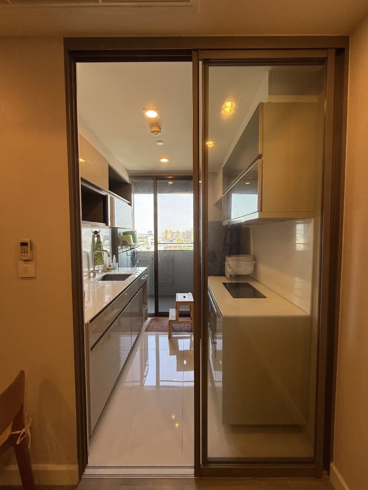 For rent: The Room Rama 4, 10th floor, nice room, fully furnished, reserve now, hurry!