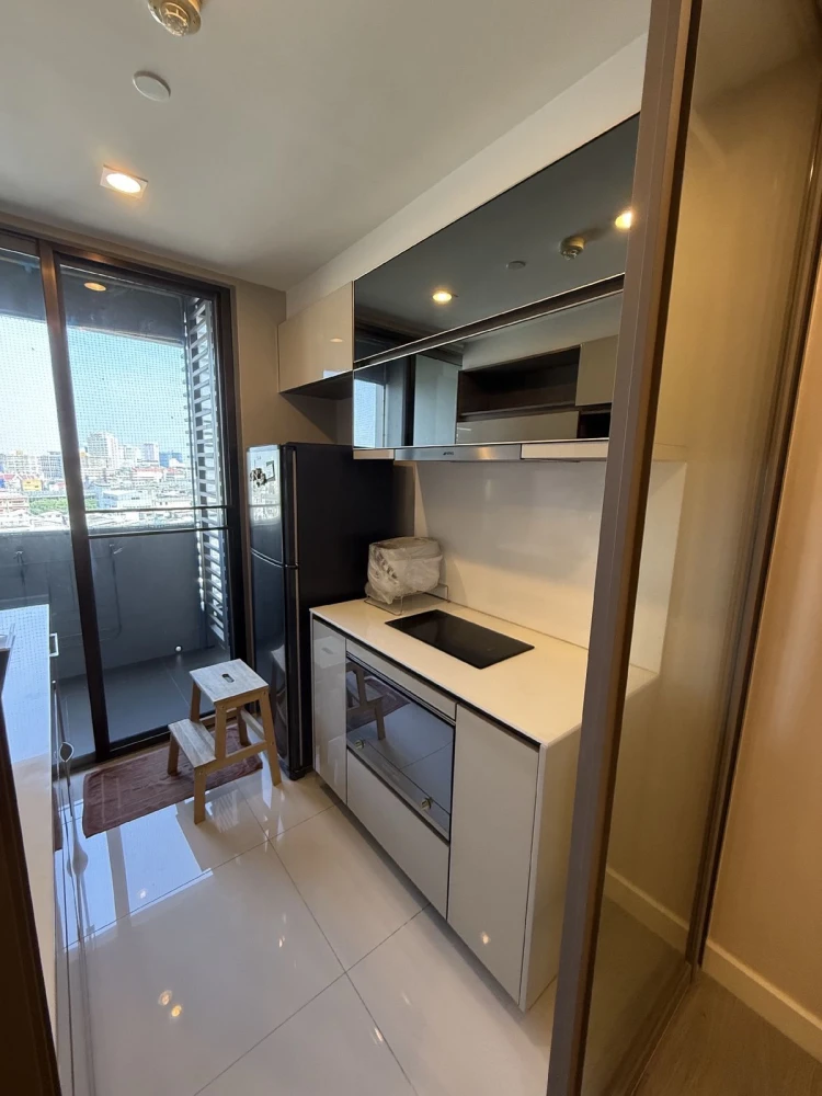 For rent: The Room Rama 4, 10th floor, nice room, fully furnished, reserve now, hurry!
