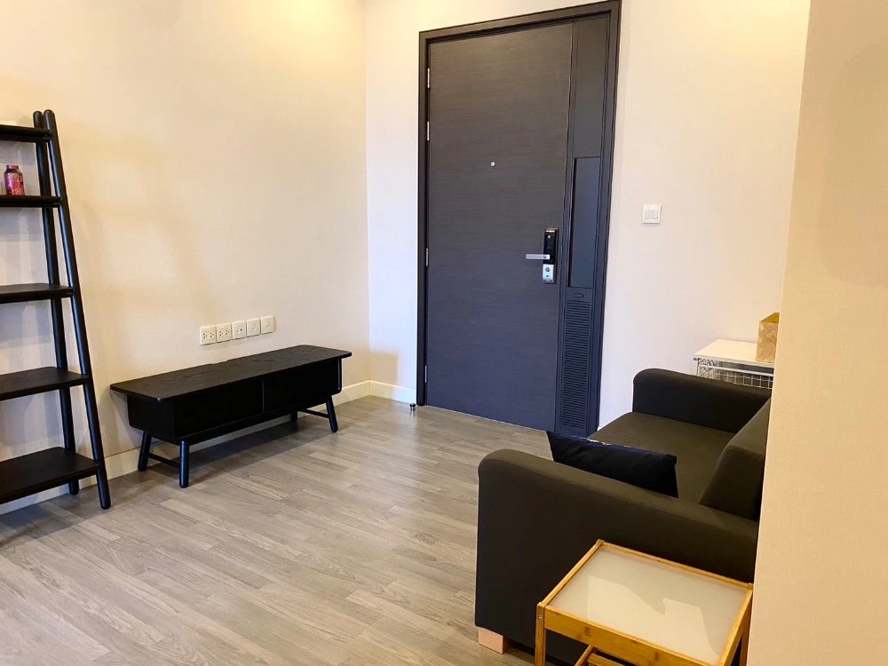 For rent: The Room Rama 4, 10th floor, nice room, fully furnished, reserve now, hurry!