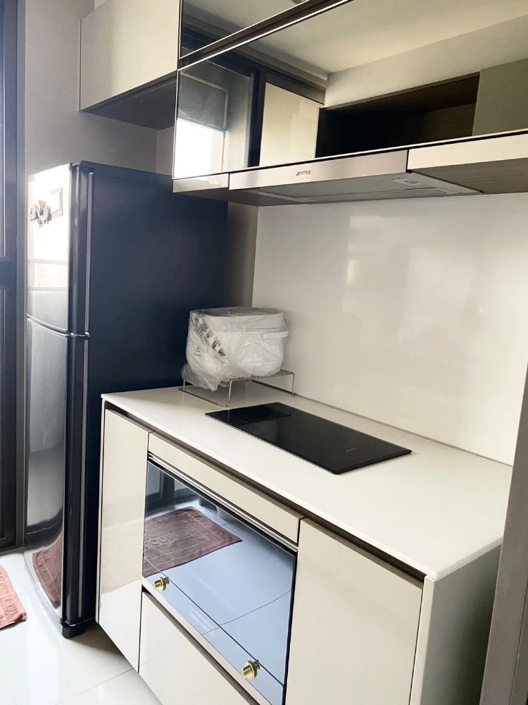 For rent: The Room Rama 4, 10th floor, nice room, fully furnished, reserve now, hurry!