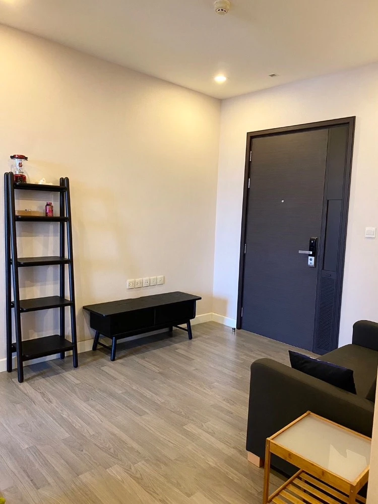 For rent: The Room Rama 4, 10th floor, nice room, fully furnished, reserve now, hurry!