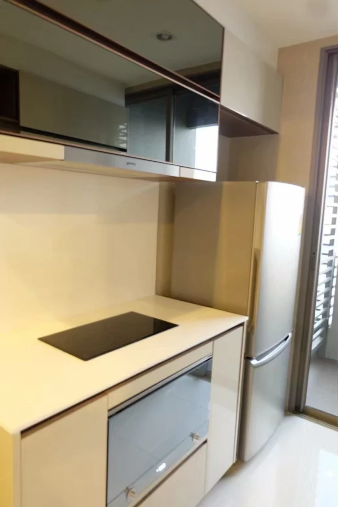 For rent: The Room Rama 4, 31st floor, corner room, beautiful view, fully furnished. Interested? Reserve now. Don't miss out!