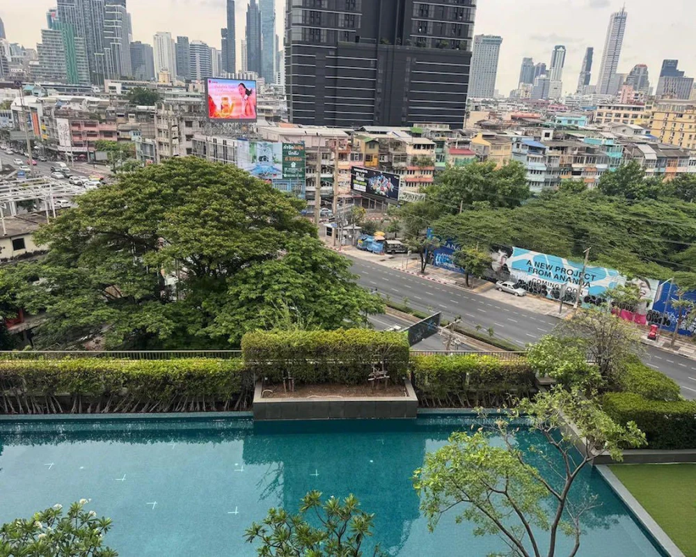 For rent: The Room Rama 4, 8th floor. Beautiful room with city view in the heart of Bangkok. Great atmosphere, overlooking the swimming pool and very