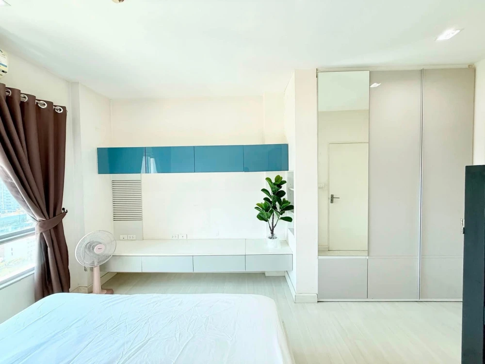 For rent: The Room Rathcada-Ladprao, 18th floor, fully furnished, very livable. Book now!