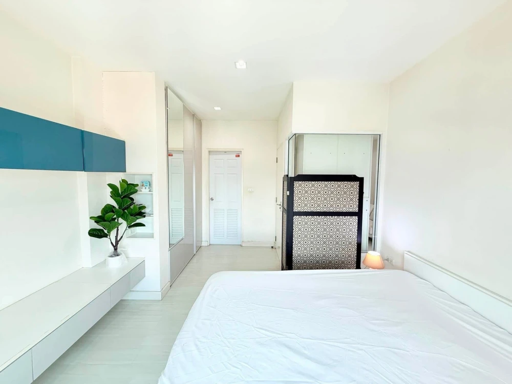 For rent: The Room Rathcada-Ladprao, 18th floor, fully furnished, very livable. Book now!