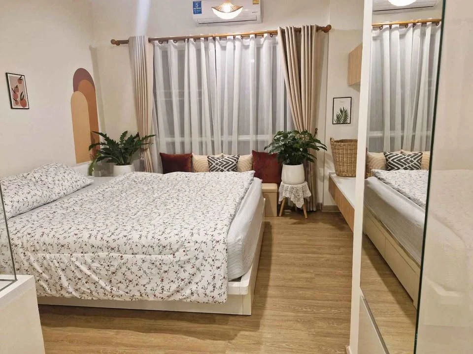 For rent: The Room Rathcada-Ladprao, spacious room, comfortable living, fully furnished, reserve now.