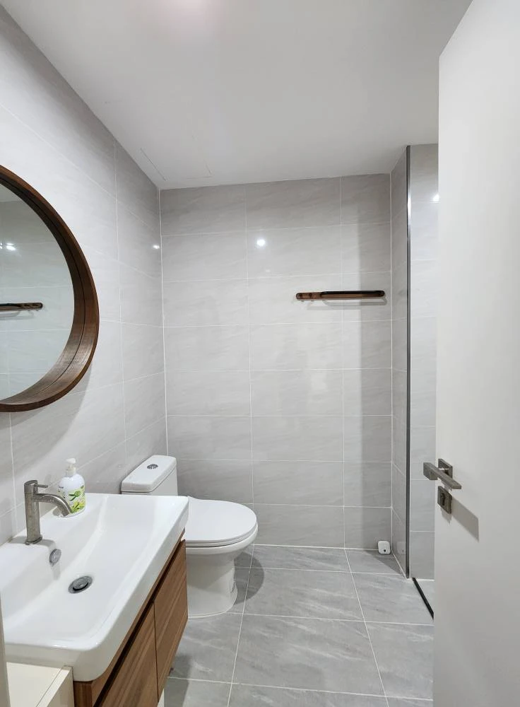 For rent: The Room Sathorn-Taksin, 2 bedrooms, plenty of living space, fully furnished and equipped with appliances. Reserve now!