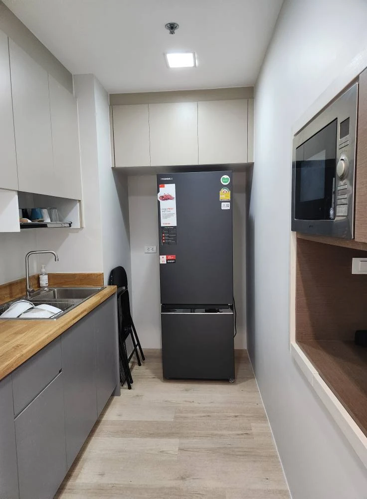 For rent: The Room Sathorn-Taksin, 2 bedrooms, plenty of living space, fully furnished and equipped with appliances. Reserve now!