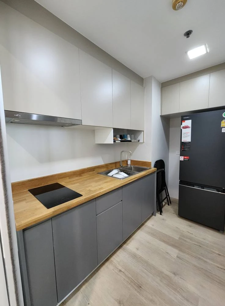 For rent: The Room Sathorn-Taksin, 2 bedrooms, plenty of living space, fully furnished and equipped with appliances. Reserve now!