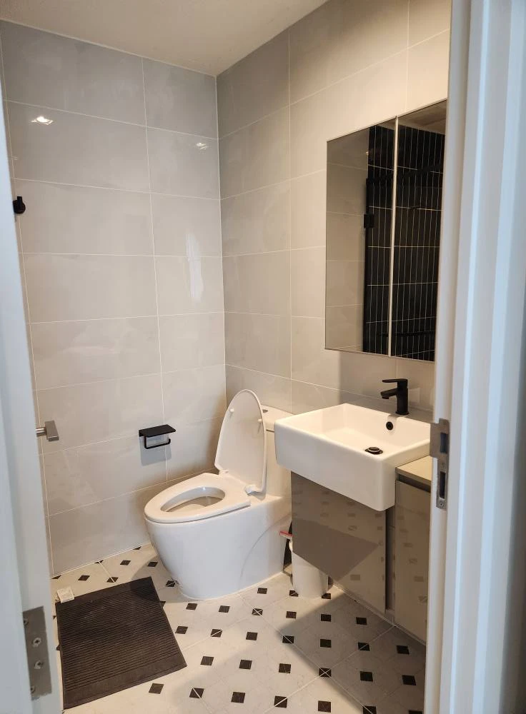 For rent: The Room Sathorn-Taksin, 2 bedrooms, plenty of living space, fully furnished and equipped with appliances. Reserve now!