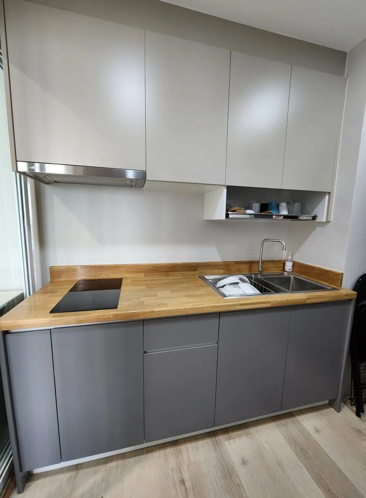For rent: The Room Sathorn-Taksin, 2 bedrooms, plenty of living space, fully furnished and equipped with appliances. Reserve now!