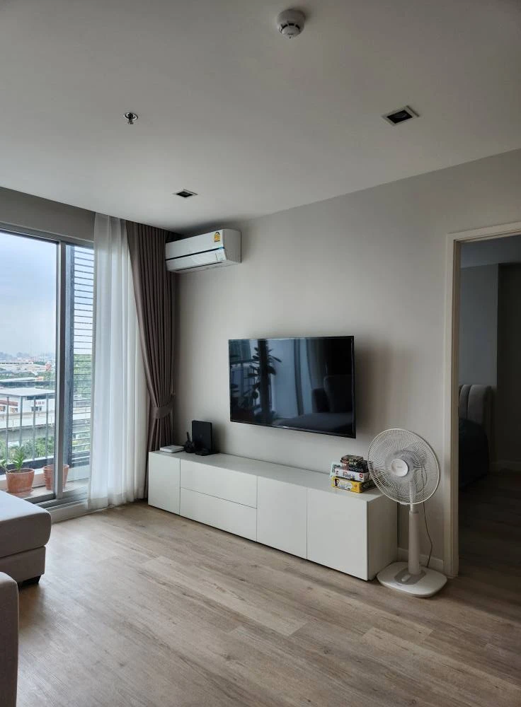 For rent: The Room Sathorn-Taksin, 2 bedrooms, plenty of living space, fully furnished and equipped with appliances. Reserve now!