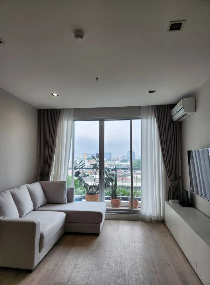 For rent: The Room Sathorn-Taksin, 2 bedrooms, plenty of living space, fully furnished and equipped with appliances. Reserve now!