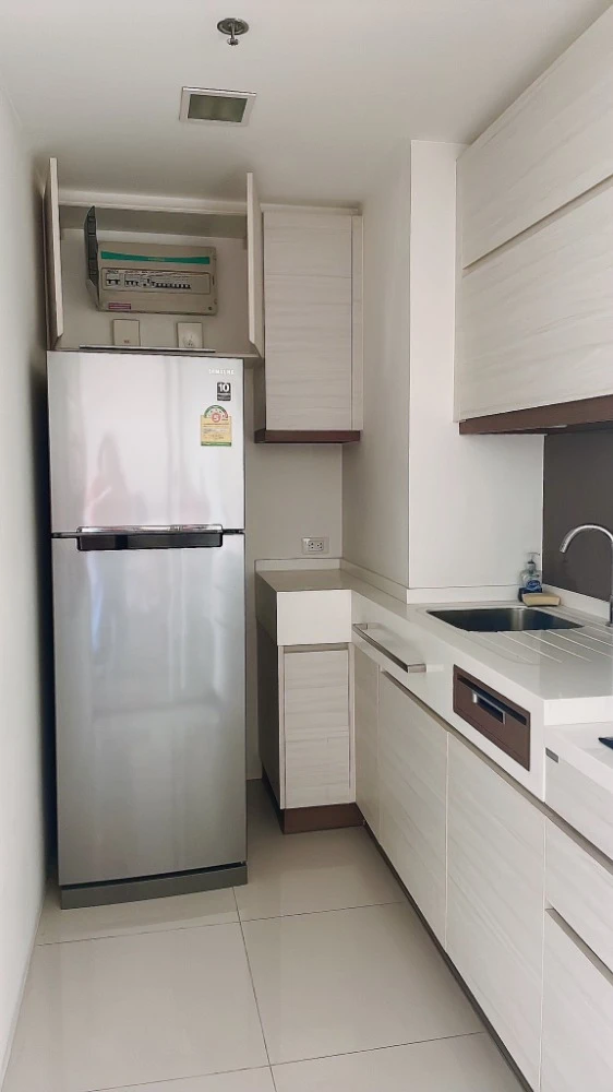 For rent: The Room Sathorn-Taksin, 11th floor, swimming pool view, airy, fully furnished, reserve now, hurry!
