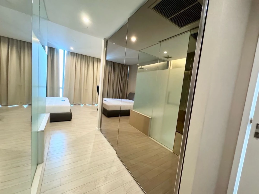 For rent: The Room Sukhumvit 21, 17th floor, spacious room, nice to live in. If interested, hurry and reserve now. Urgent!