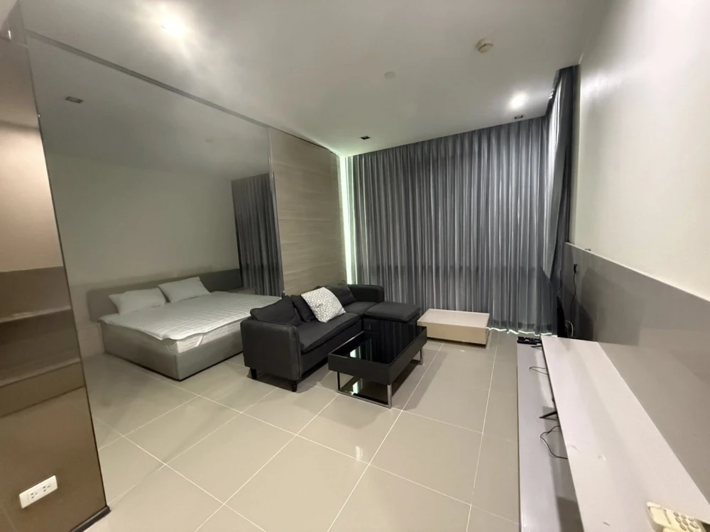 For rent: The Room Sukhumvit 21. Spacious and fully furnished room. Just bring your belongings and move in!