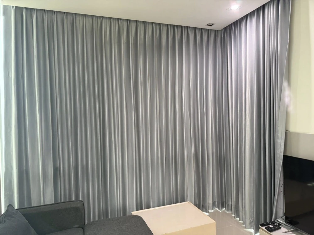 For rent: The Room Sukhumvit 21. Spacious and fully furnished room. Just bring your belongings and move in!