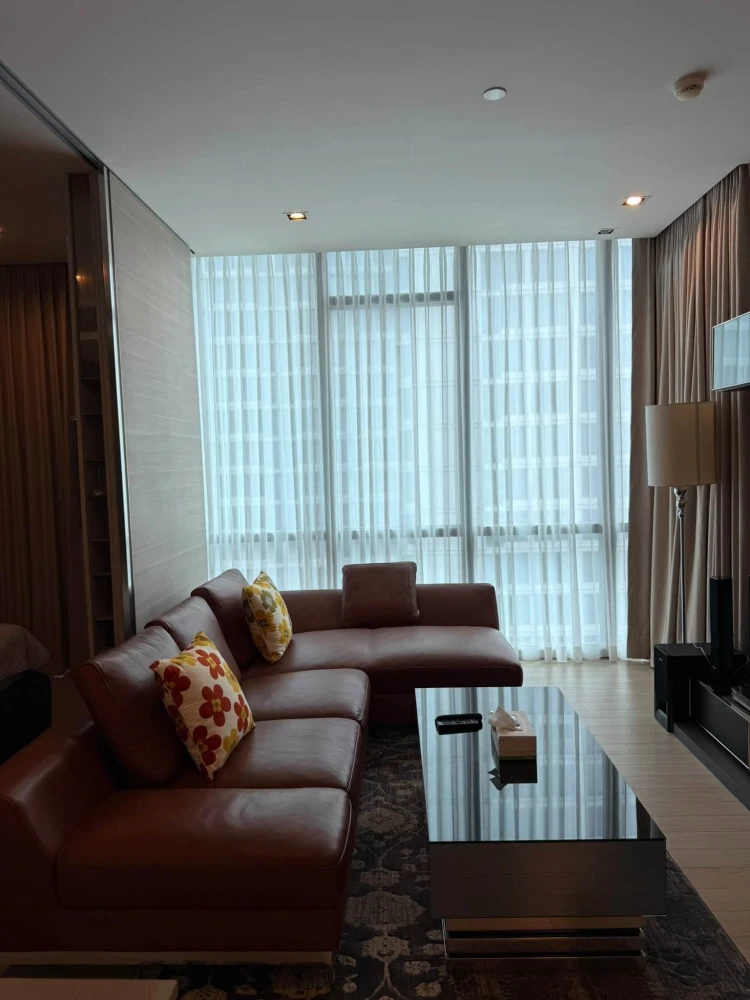 For Sale/Rent: The Room Sukhumvit 21 – Corner unit, 52 sq.m., 18th floor, city view. Prime location—act fast!