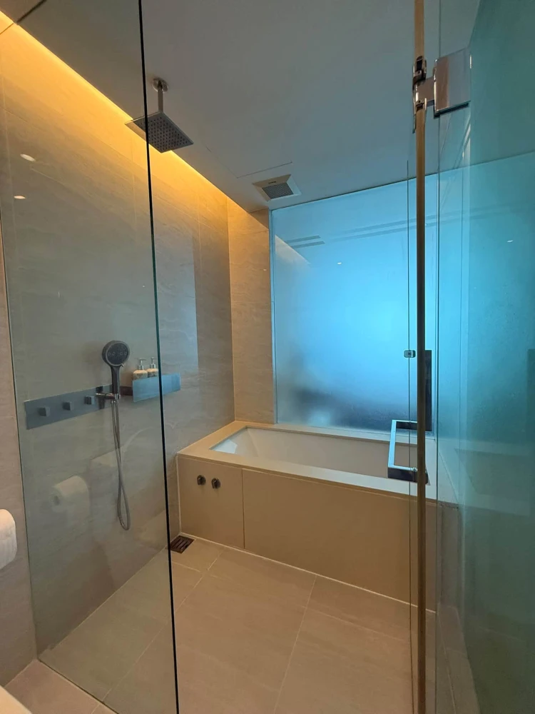 For Sale/Rent: The Room Sukhumvit 21 – Corner unit, 52 sq.m., 18th floor, city view. Prime location—act fast!