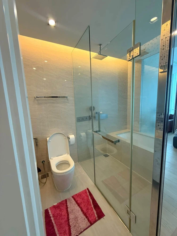 For Sale/Rent: The Room Sukhumvit 21 – Corner unit, 52 sq.m., 18th floor, city view. Prime location—act fast!