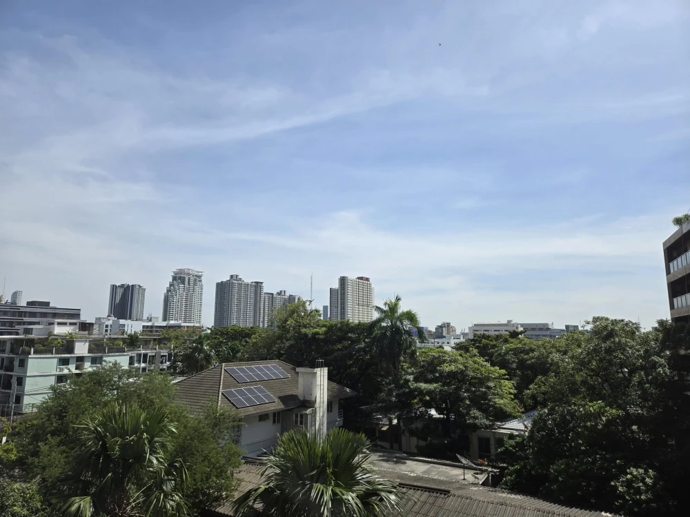 ให้เช่า The Room Sukhumvit 38 1 ห้องนอน 1 ห้องน้ำ พื้นที่ใช้สอยเยอะ แต่งสวยครบครัน มองเห็นวิวสวน จองเลย