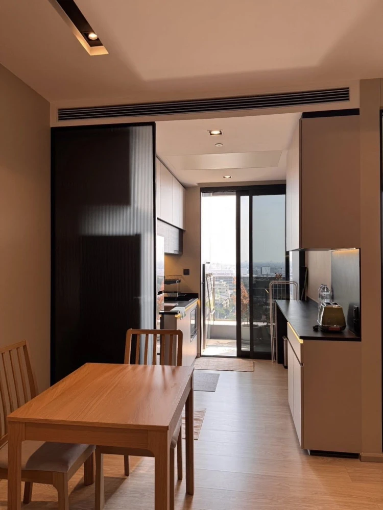For rent: The Room Sukhumvit 38, 16th floor, Bang Krachao view, nature view, peaceful, shady, lots of usable space, must book.
