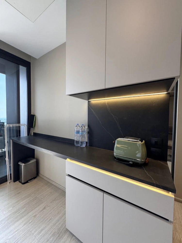 For rent: The Room Sukhumvit 38, 16th floor, Bang Krachao view, nature view, peaceful, shady, lots of usable space, must book.