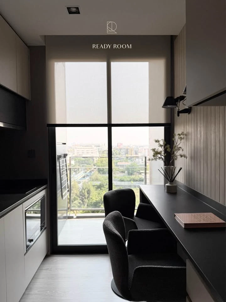 For rent: The Room Sukhumvit 38. Good ventilation, open view, fully furnished, complete with appliances. Ready to move in immediately.