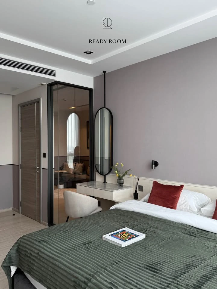 For rent: The Room Sukhumvit 38. Good ventilation, open view, fully furnished, complete with appliances. Ready to move in immediately.