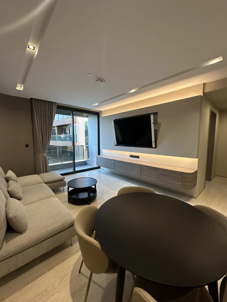 For rent: The Room Sukhumvit 38. Ready to move in. Spacious and comfortable room, perfect for families. Book now before it's too late!!!