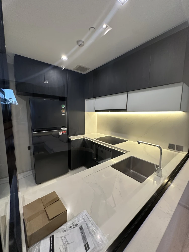 For rent: The Room Sukhumvit 38. Ready to move in. Spacious and comfortable room, perfect for families. Book now before it's too late!!!
