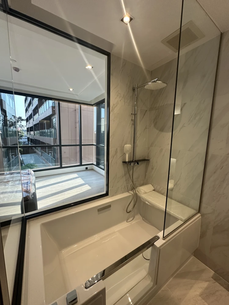 For rent: The Room Sukhumvit 38. Ready to move in. Spacious and comfortable room, perfect for families. Book now before it's too late!!!