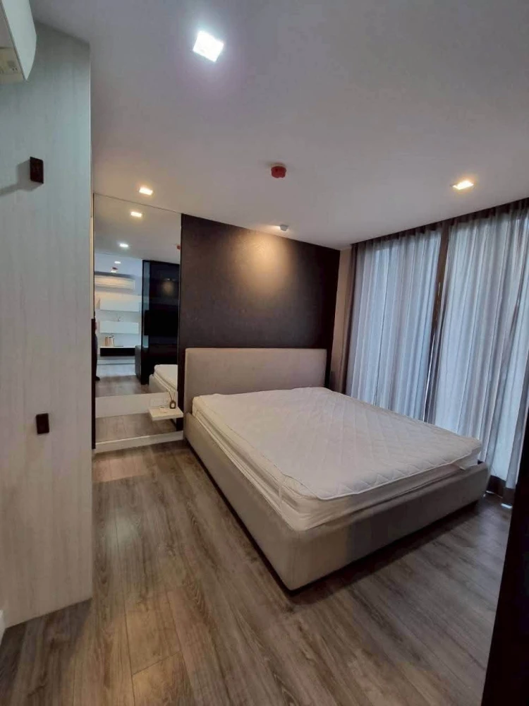 For Rent: The Room Sukhumvit 40. A unit with simple yet highly inviting decor and excellent built-in furniture. Book now! images