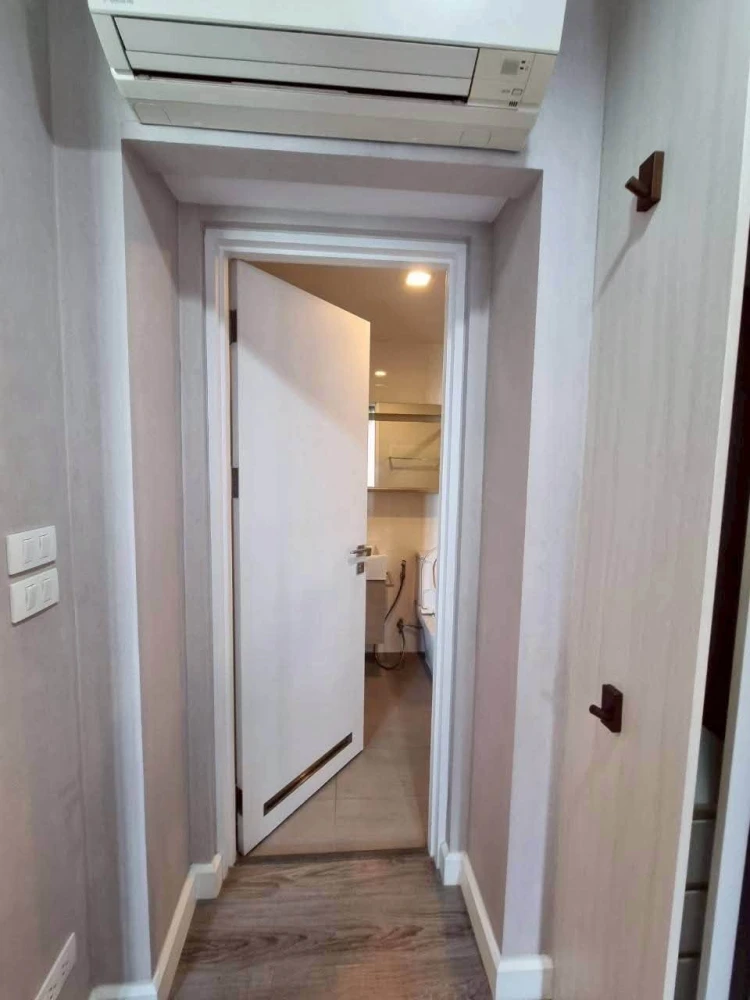 For Rent: The Room Sukhumvit 40. A unit with simple yet highly inviting decor and excellent built-in furniture. Book now!